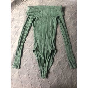 Long sleeve off the shoulders body suit